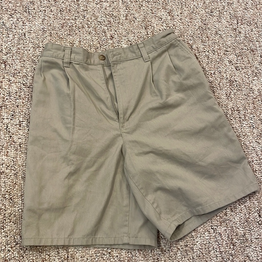 Flyers khaki elastic waist flat front shorts